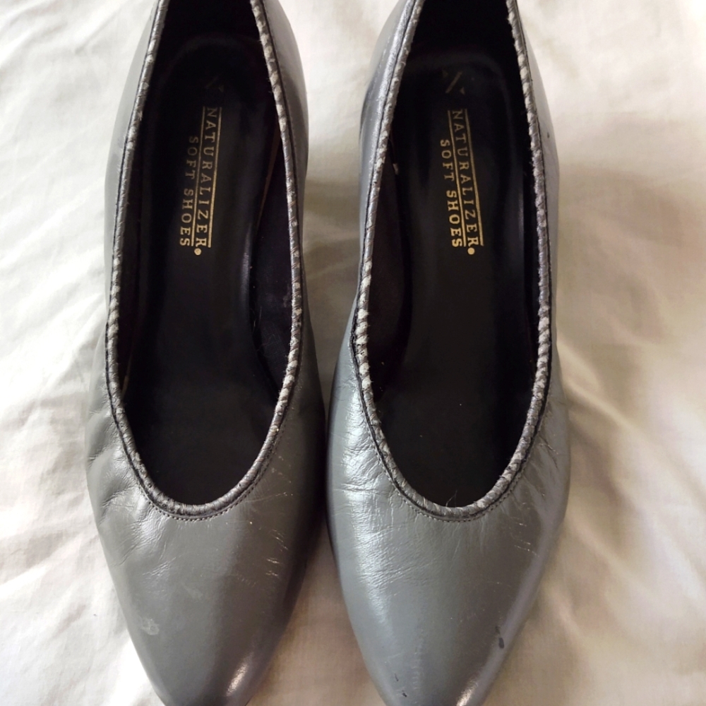 Ladies pumps